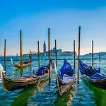 Lägenhet With Pool In 45641