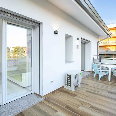 Lägenhet With Pool In 45641 *