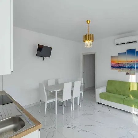 With Pool In 45641 Apartment *