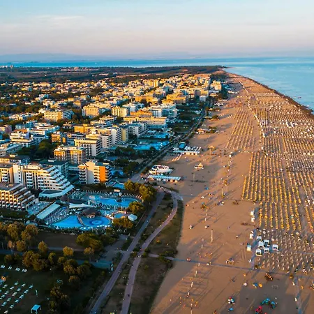 Apartment With Pool In 45641 Bibione